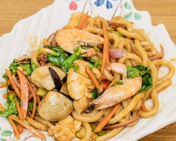 27.Udon pollo y marisco