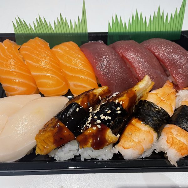 124. BOX 13. sushi nigiri 12 piezas